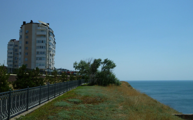 Na Naberezhnoy S Vidom Na More Flat