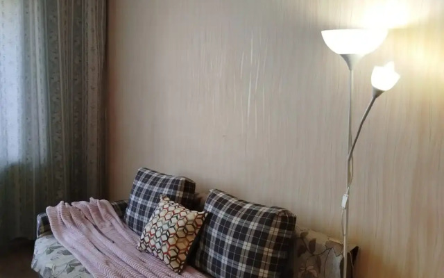 Na Levom Beregu Ryadom S Megoy Flat