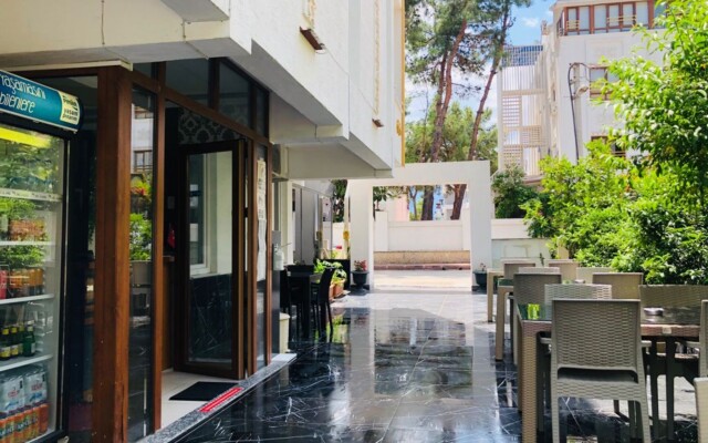 Lavin Garden Hotel