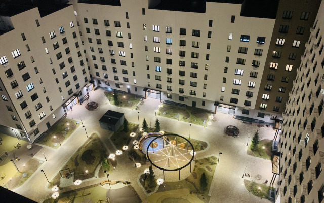 Na 16 Etazhe s Zavorazhivayuschimi Zakatami Apartments