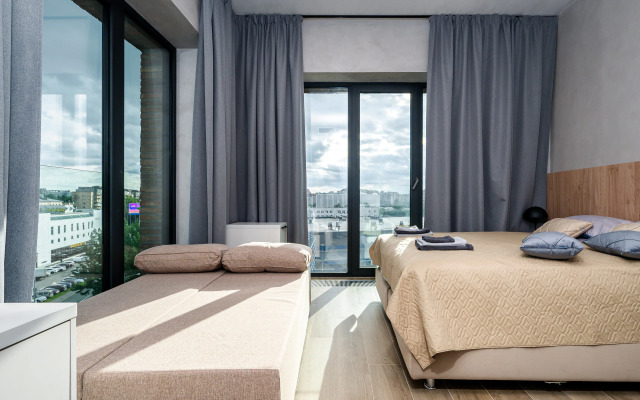 S Bolshimi Oknami Apartments