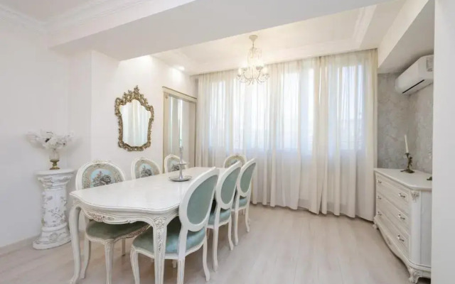 Apartments 5a Chudesnaya Kvartira V Tsentre Stolitsy S Realnymi Foto