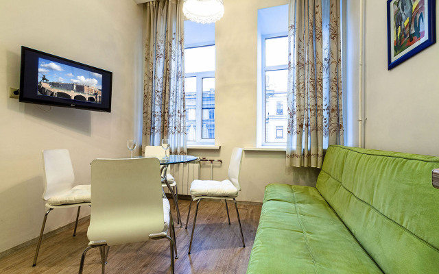 Апартаменты с видом на улицу Марата