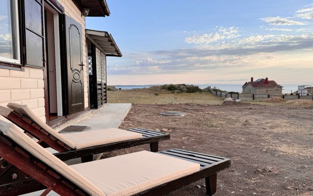 Частный дом у моря с беседкой