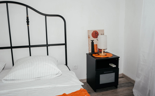 V Sovremennom Rayone Nedaleko Ot Tsentra Goroda Flat