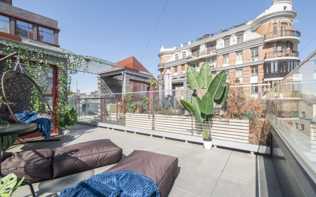 S Lichnoy Terrasoy Na Kryshe Doma Okolo Metro Apartments