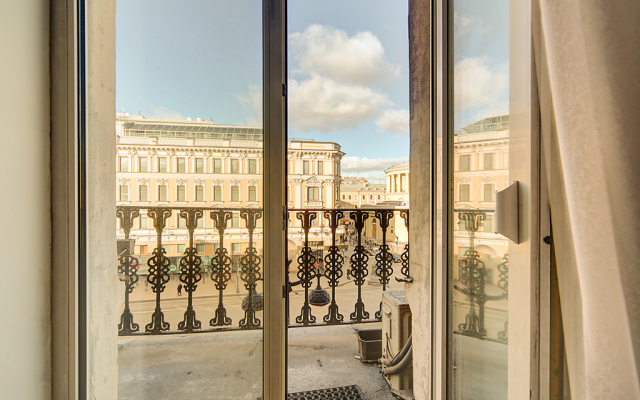 Апартаменты Сутки Петербург Невский 81 с балконом