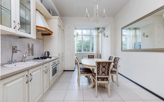 Flat Dvukhkomnatnaya Klassicheskaya Na Bolshoy Krasnoy 63