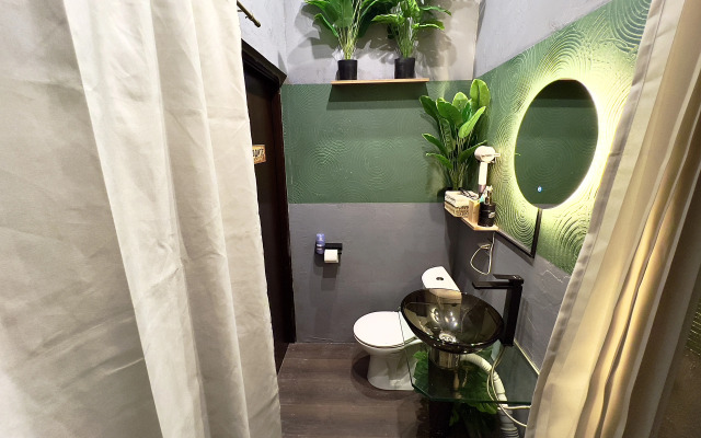 Апартаменты с видом на Невский