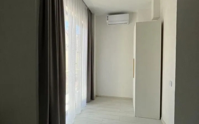 Апартаменты на Светлой 18 (303)