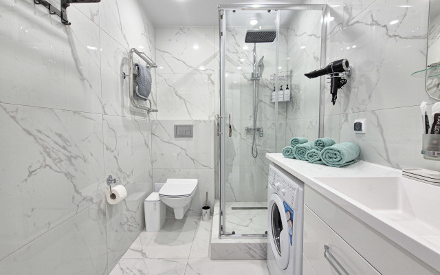 S Balkonom v Odnom iz Samykh Zelenykh Rayonov Sochi Flat