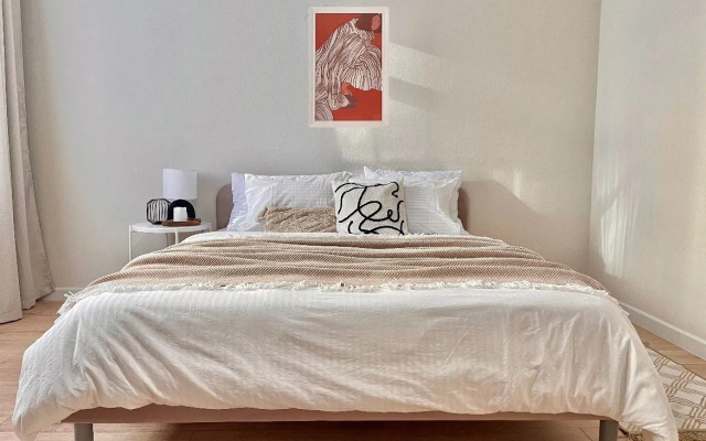 V Novom Dome Ostrovskogo 52 Flat