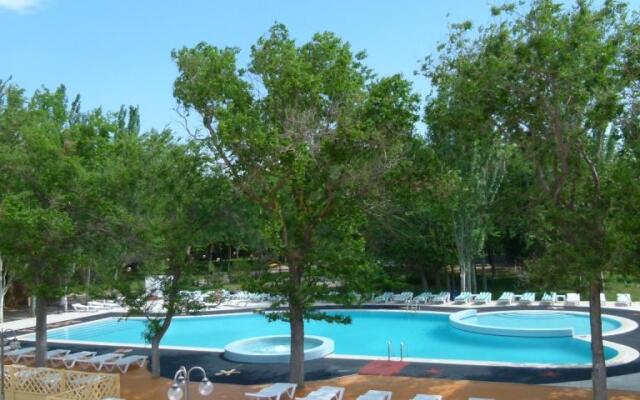 Отель Равена