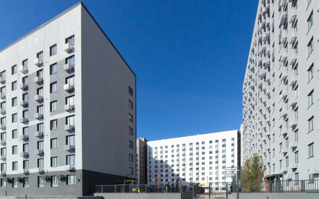 Na 16 Etazhe s Zavorazhivayuschimi Zakatami Apartments