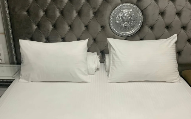 Semeinye u morya s basseinom Apartment