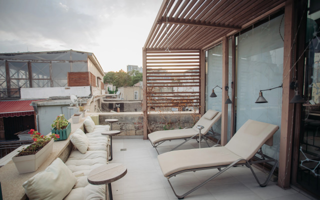 Rest Studios Aparthotel