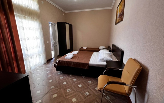 Kristal Hotel