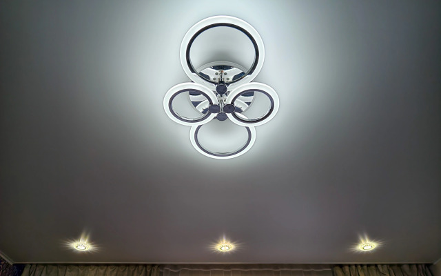 Квартира рядом с теннисным кортом и парком Сибирь House