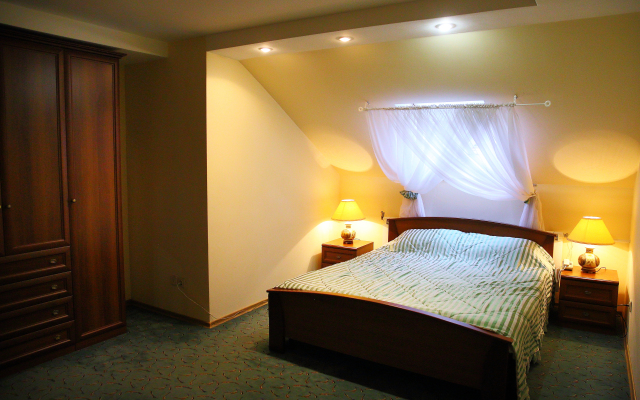 Gostinichno-Razvlekatelnyij Kompleks Kontinent Hotel