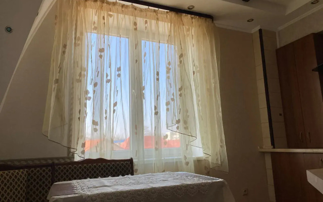 V Tsentre Na Ul. Tkachenko 1/75 Flat