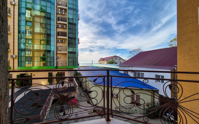 Квартира на Белорусском переулке, 1