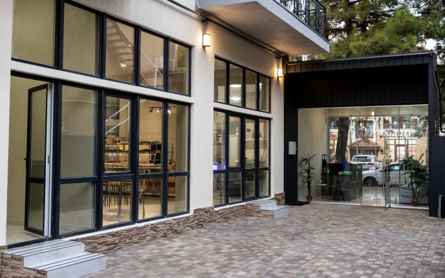 Отель Менуа