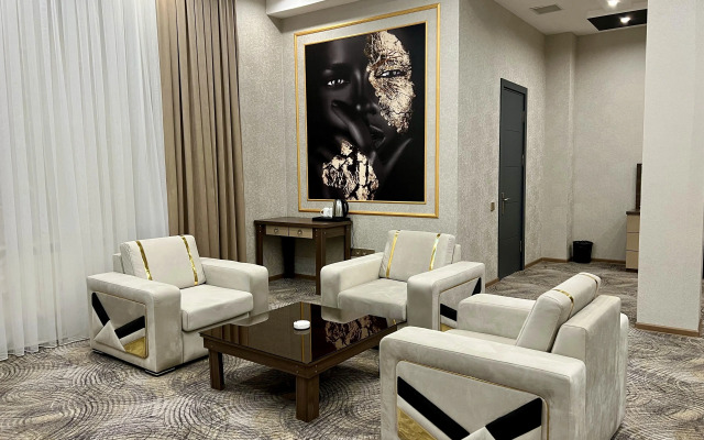 Royal Mansion Hotel