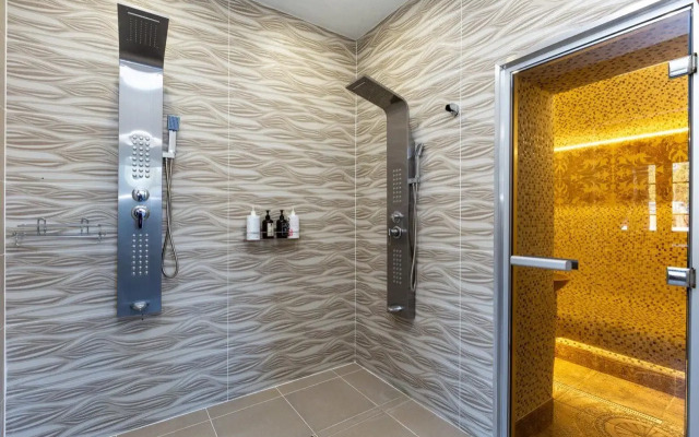 Частный Дом Избушка в Соснах с Бассейном и Хамамом