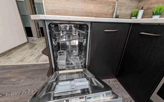 Апартаменты Новые в тихом центре и хвойным лесом за окном