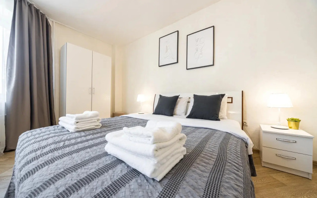 Chistyj Vzgljad na Alekseeva 23 rjadom s TRC Planeta Apartments