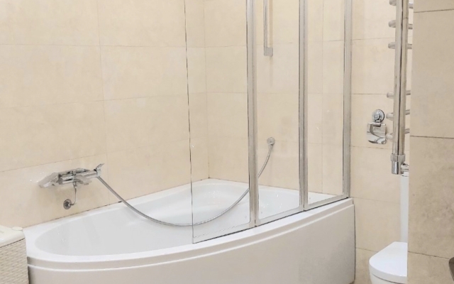 Апартаменты в центре с тремя спальнями на Червякова 55 рядом с парком Победы