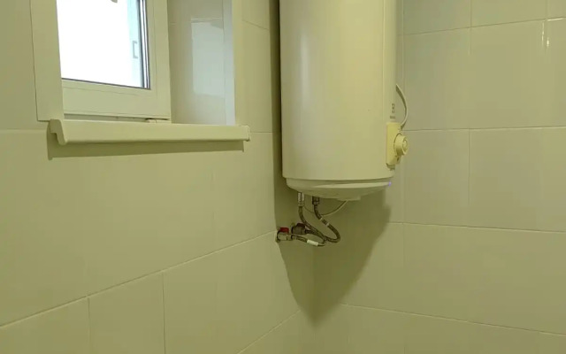 Частный дом с баней и пирсом на берегу пруда