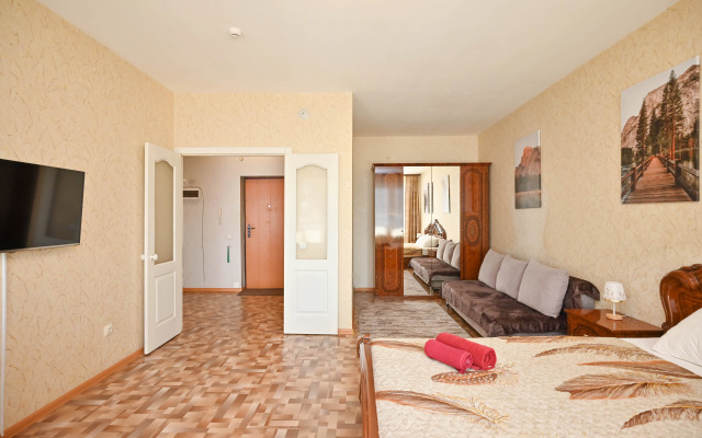 Na Respubliki 33А Flat