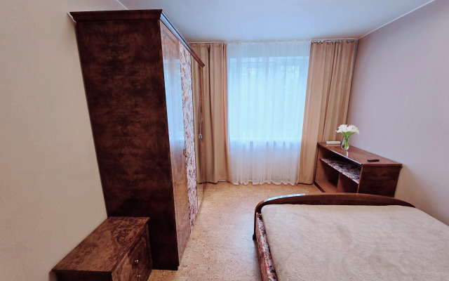 Квартира Трёхкомнатная на Яблоневой