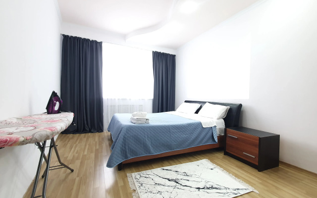 Trekhkomnatnye S Shikarnym Vidom Na Bayterek 251 Apartments