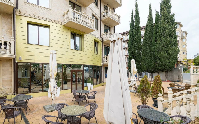 Semeinye u morya s basseinom Apartment