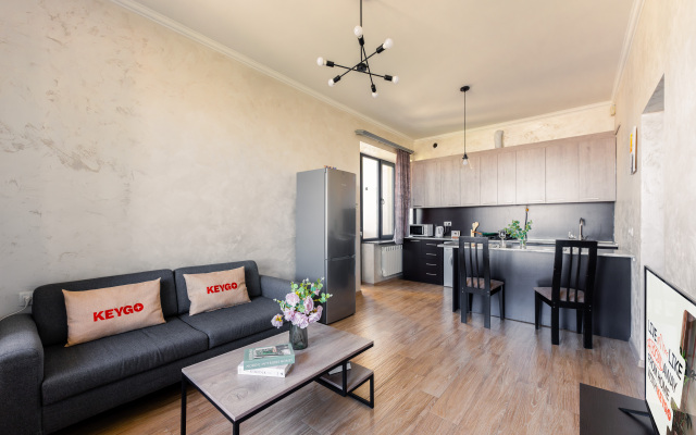 KeyGo #0054, 1 Bedroom, Balcony, Mountain View Apartments