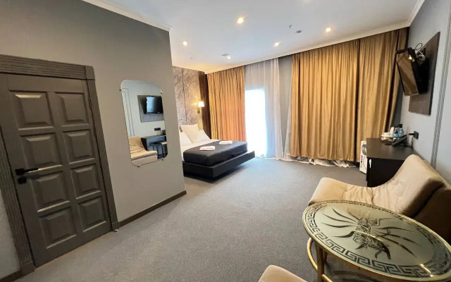 Paradise Hotel