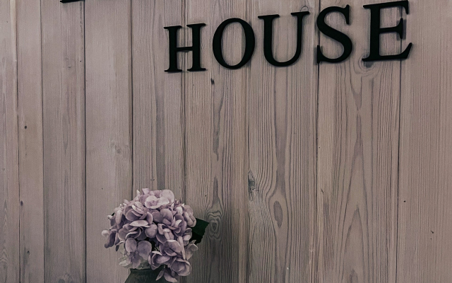 Частный дом  Belov House  с панорамным остеклением у леса