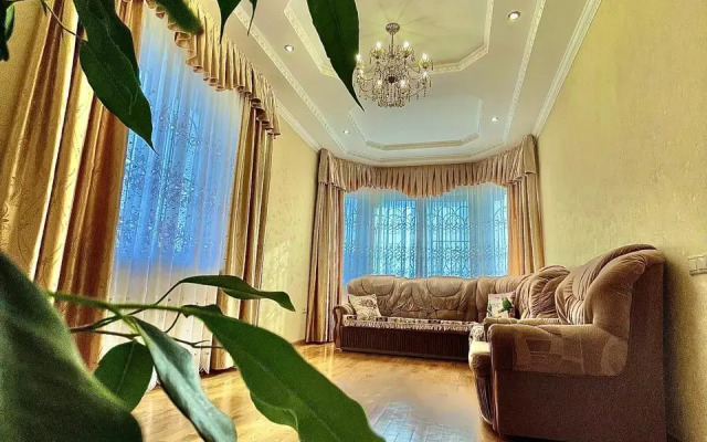 Частный дом Дом двухэтажный "ЛОЗА ВИНОГРАДА"