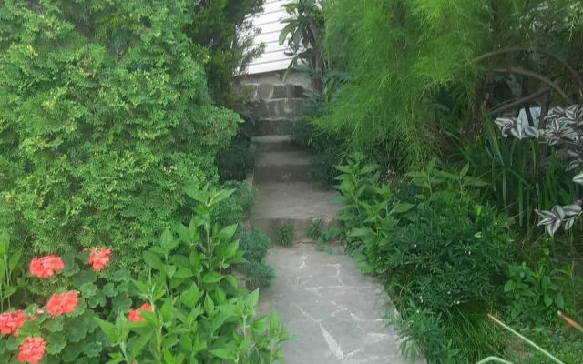 Yukka Vardane Guest House