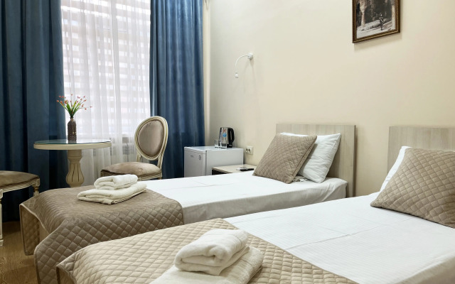 Отель Академия