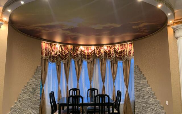 Tryokhkomnatnye Dlya 10 Chelovek Apartments