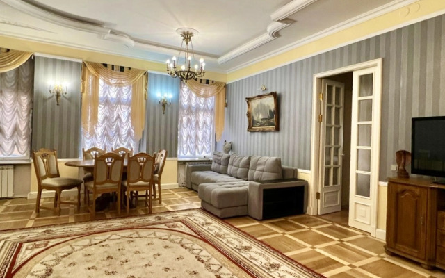 Апартаменты на Большой Конюшенной 3