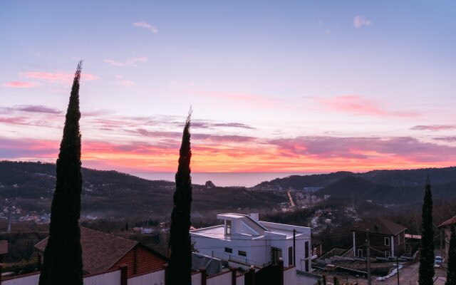 Гостевой Дом с Кипарисами в горах с видом на море