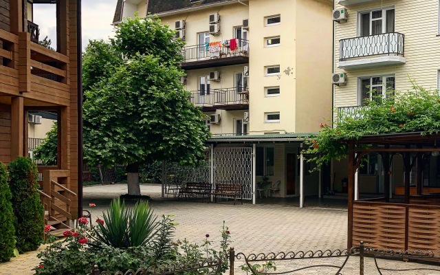 Roza Vetrov Guest House