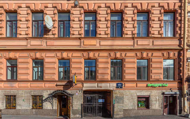 S Saunoy V Samom Tsentre Flat
