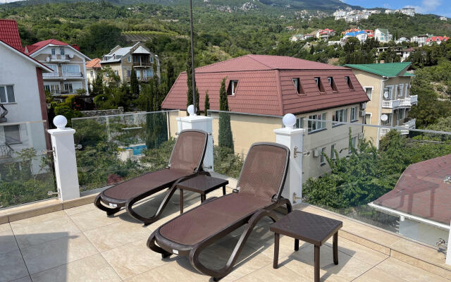 Crown Villa