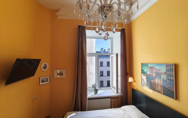 Меблированные комнаты на Столярном