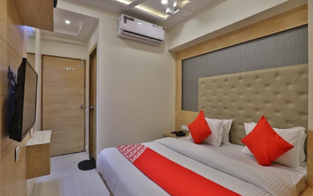 Royal Square by Sky Stays Hotel